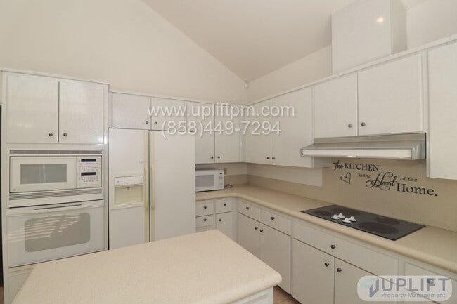 Building Photo - 3 Bed, 2 Bath Single Story Home