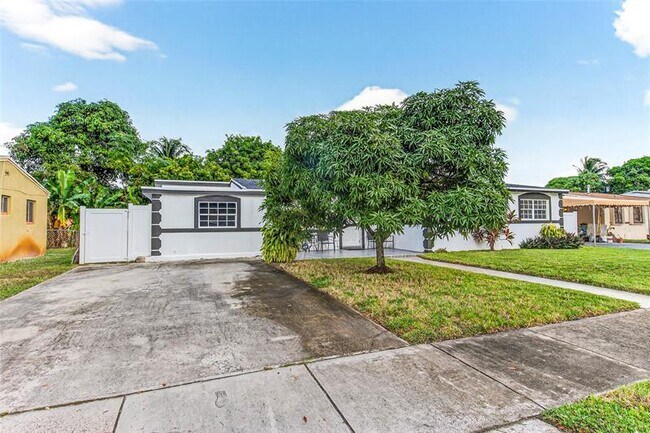 Building Photo - 19621 NW 11th Ct