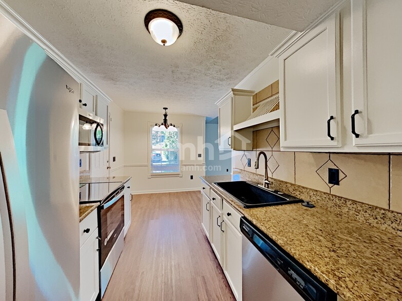 Building Photo - 126 Walton Village Dr