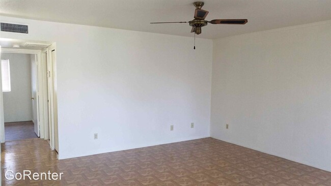 Building Photo - 2 br, 1 bath House - 513 N 40th Ave #8