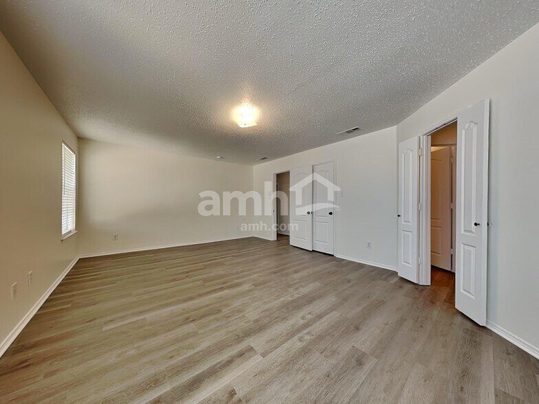 Building Photo - 163 Southlake Dr