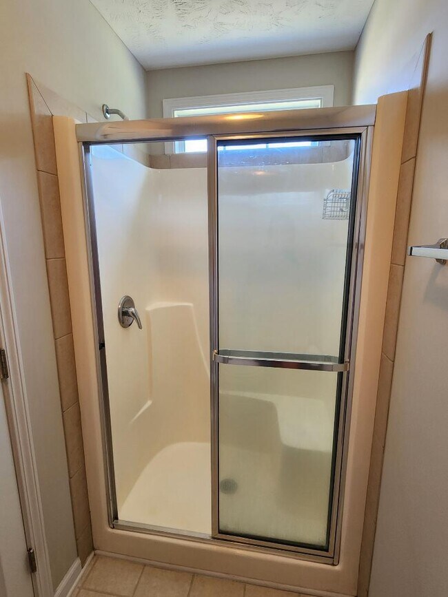 Building Photo - 128 Tuxford Ct