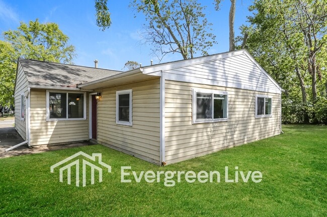 Building Photo - 1657 Eastbrook Dr S