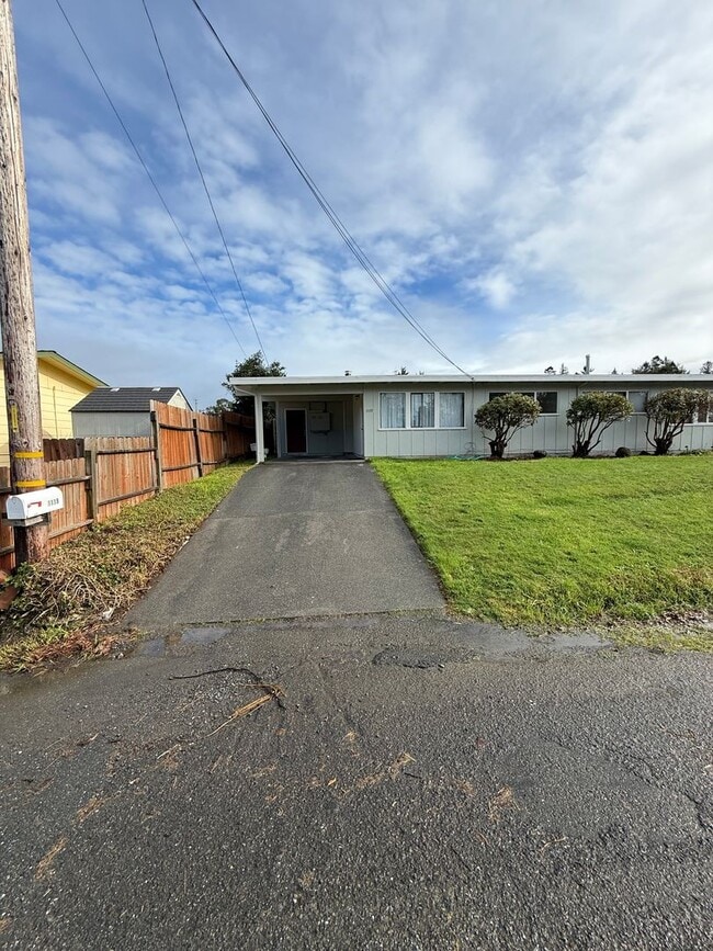 Building Photo - 1123 Vernon St