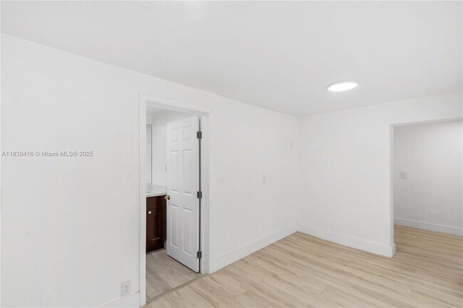 Building Photo - 607 SW 3rd St