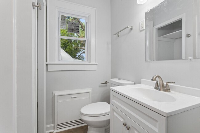 Building Photo - Single-Level 3 Bedroom Rental Near Downtown Hampton