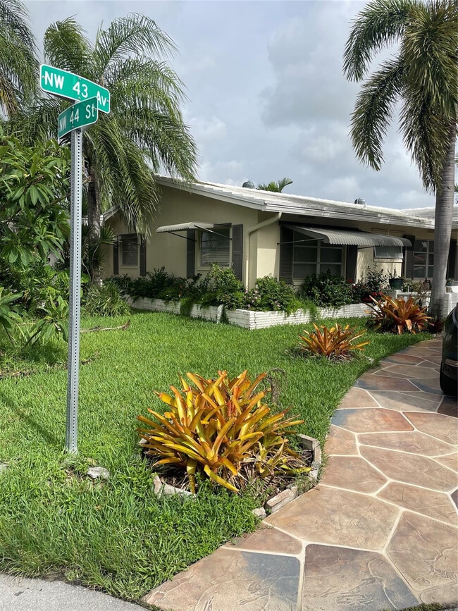 Building Photo - 4401 NW 43rd Ave