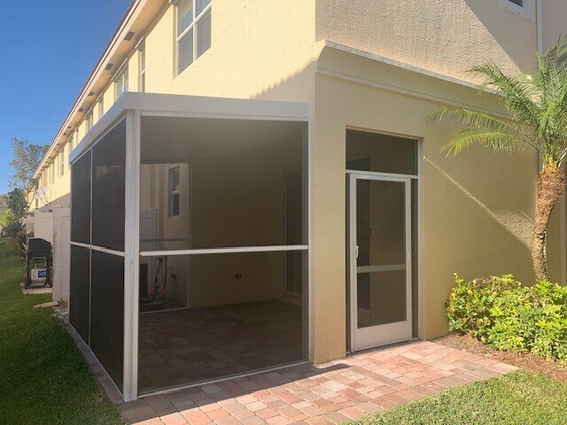 Building Photo - 9488 SW Merlin Ct