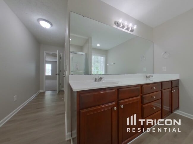 Building Photo - 222 Castlebury Dr