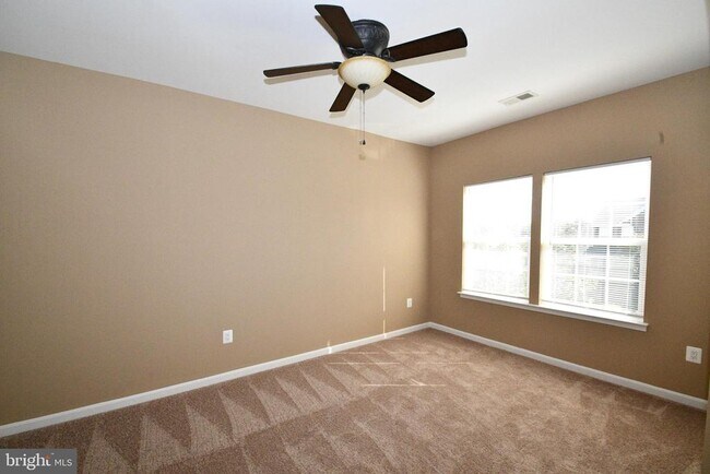 Building Photo - 9 Latham Ln