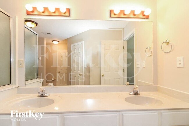 Building Photo - 988 Zenith Cove N