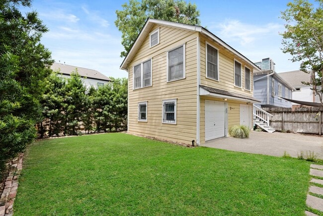 Building Photo - Charming 1-Bedroom in the Heart of Montrose!