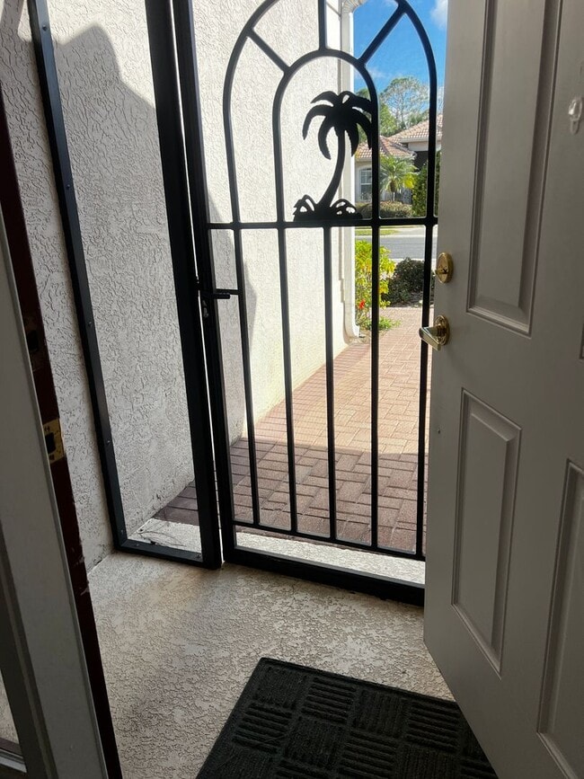 Building Photo - 3BD/2BA/3 Car Garage in Stoneybrook