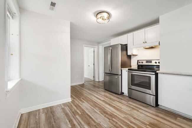 Building Photo - 608 Lakeshore Dr