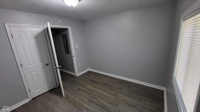 Building Photo - 86 N Holmes Ave