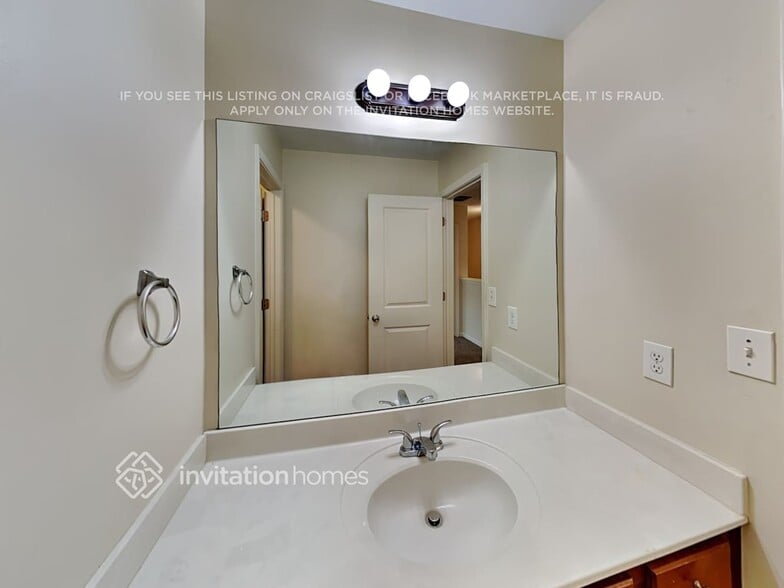 Building Photo - 2465 Valley Creek Dr