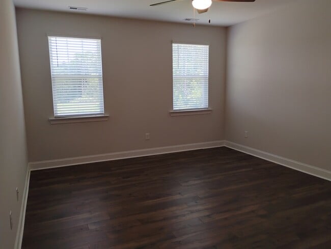 Building Photo - 446 Shale Creek Dr