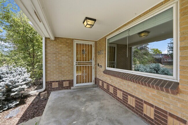 Building Photo - $2,145.95 with $600 off the first month's rent, 2 Beds - 1 Bath, Single Family Home in Denver wit...