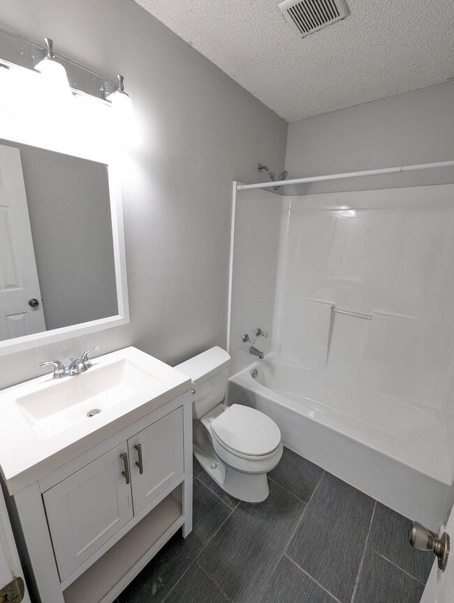 Building Photo - 2236 Prytania Cir