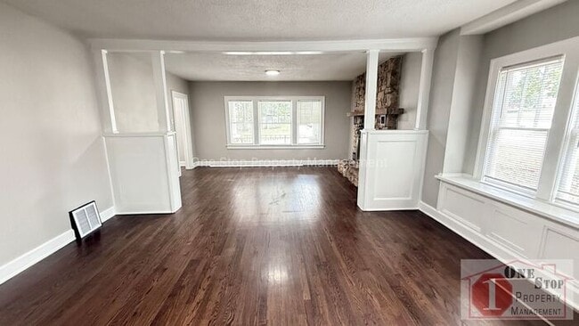 Building Photo - Charming 4-Bed, 2-Bath Home with Beautiful...