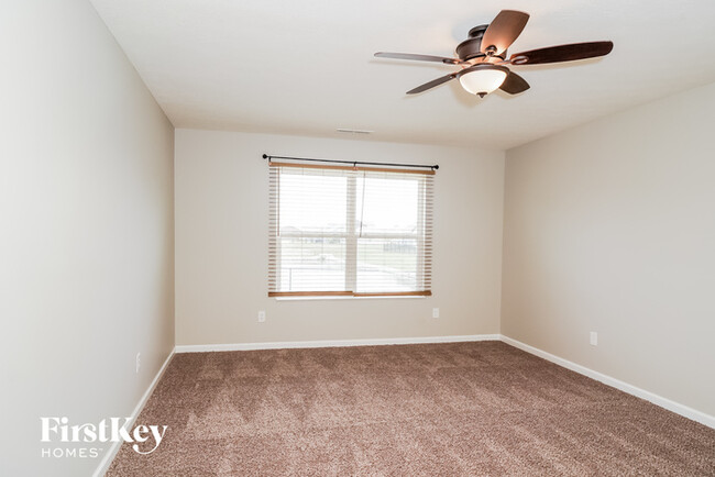 Building Photo - 1623 Woodside Cir