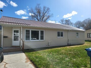 Building Photo - Home in Riverton