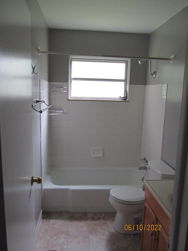 Building Photo - 5289 Eisenhower Rd