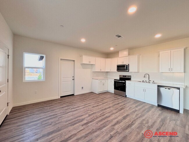 Building Photo - 6012 Curvy Hills Dr