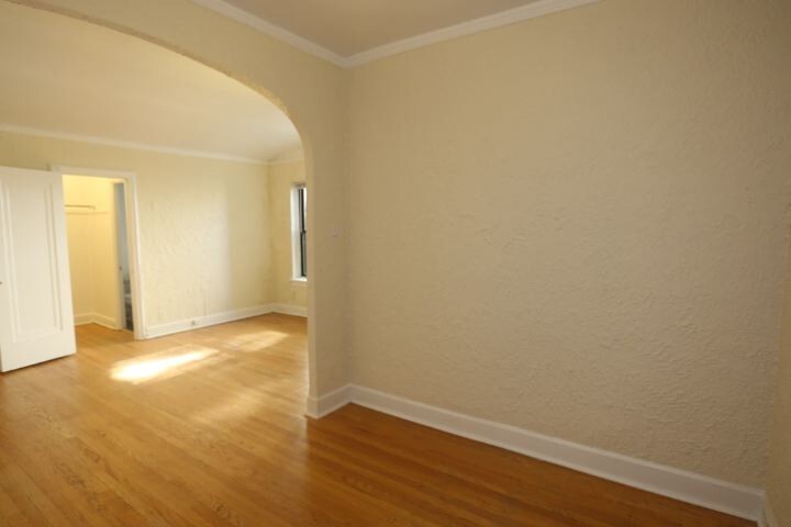 Building Photo - 539 W Arlington Pl
