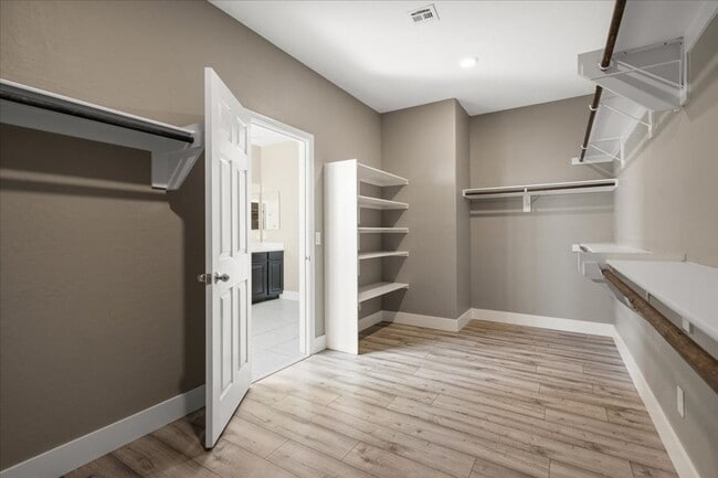 Building Photo - Entertainer's Dream 4Bd Home with Designer Finishes & Outdoor Kitchen