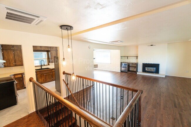 Building Photo - 4206 N Oak St