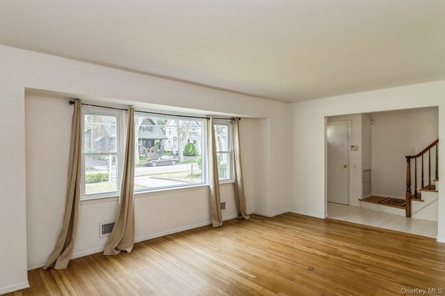 Building Photo - 22 Central St