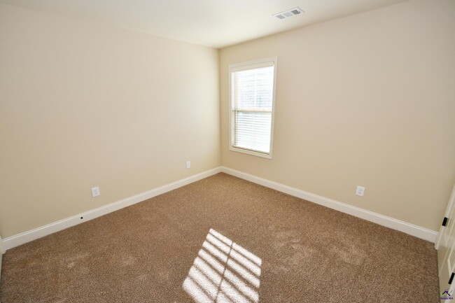 Building Photo - 204 Otters Rdg Dr