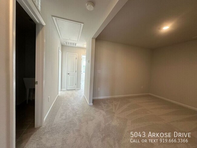 Building Photo - 5043 Arkose Dr