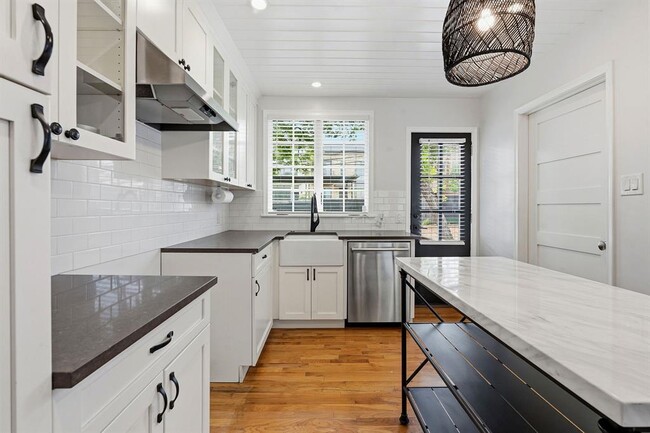 Building Photo - 2635 W 45th St