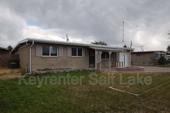 Building Photo - 3215 S 4400 W
