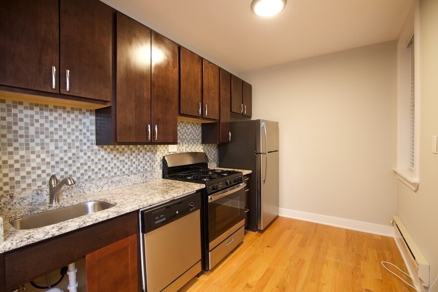 Building Photo - 4242 N Wolcott Ave