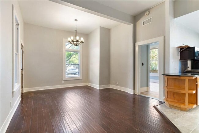 Building Photo - 14 BEDROOM 7 BATH HOUSE