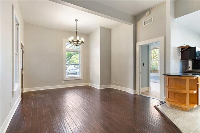 Building Photo - FULLY REMODELED  bedroom 7 baths