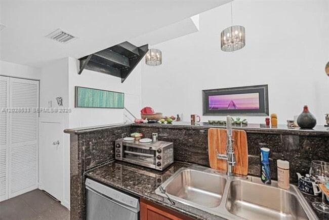 Building Photo - 7728 Collins Ave
