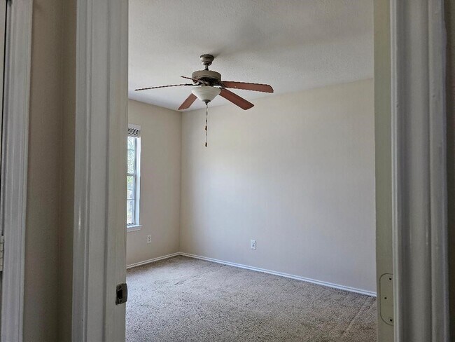 Building Photo - 6727 Stonecross Creek Ln