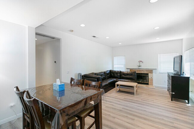 Building Photo - 18605 Valerio St