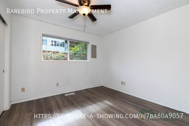 Building Photo - $500 OFF SPECIAL! 2 bed, 1 bath available ...
