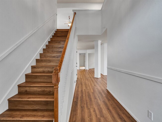Building Photo - 9915 Valance Way