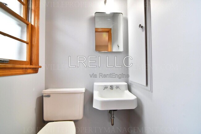Building Photo - 818 Iroquois Ave