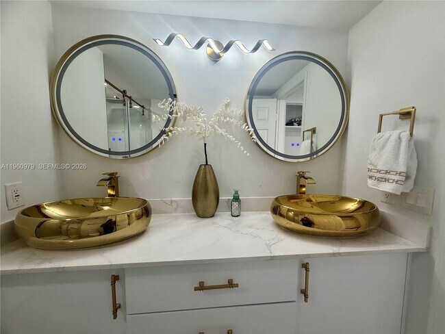 Building Photo - 1000 W Island Blvd