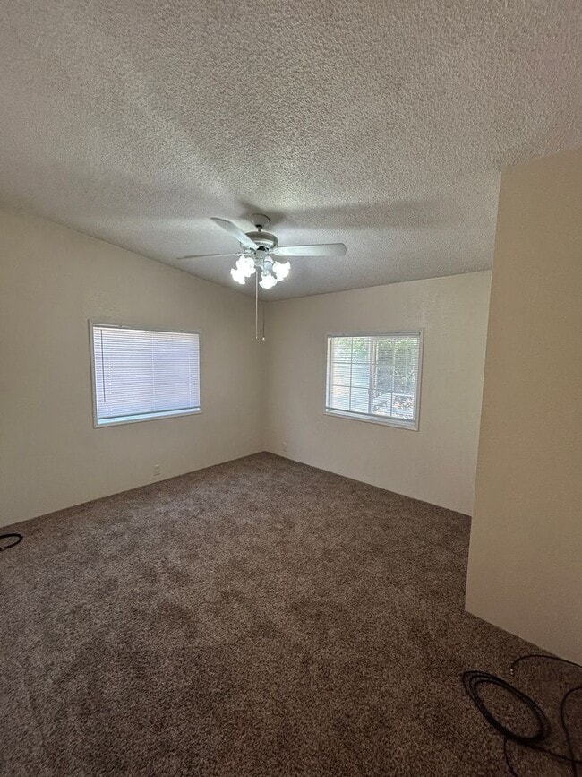 Building Photo - 40771 Blue Oak Dr