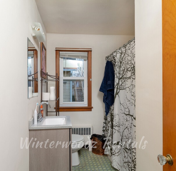 Building Photo - 1432 Porlier St