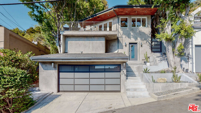 Building Photo - 8715 Sunset Plaza Pl