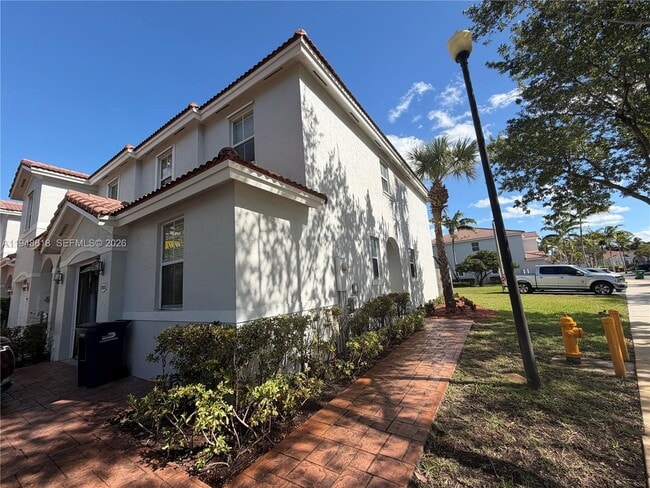 Building Photo - 20715 NE 10th Ct